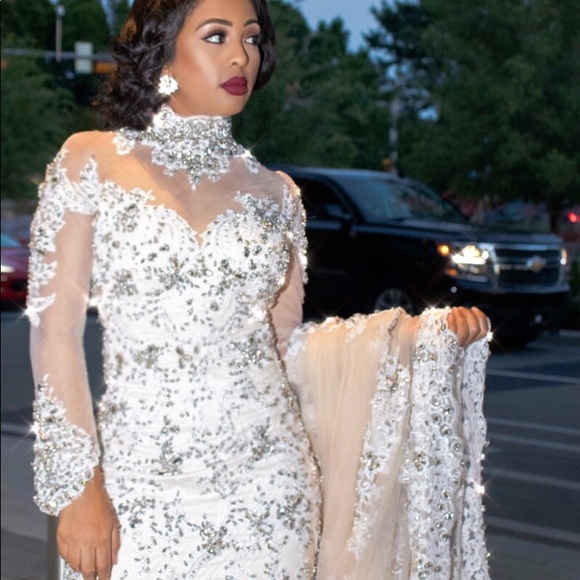 Wedding dresses - Picture 2 of 3